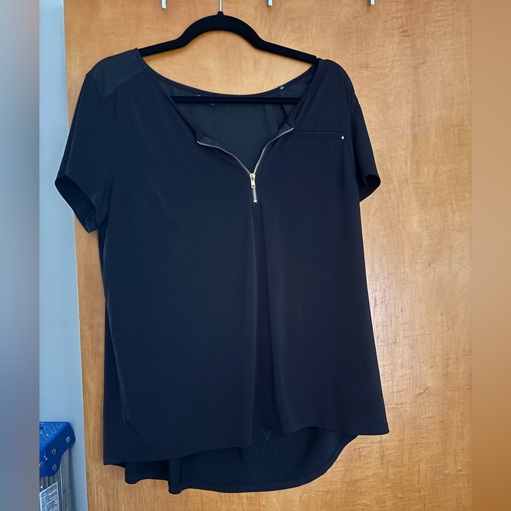 Roz & Ali Black Short-Sleeve Zip-Front Blouse